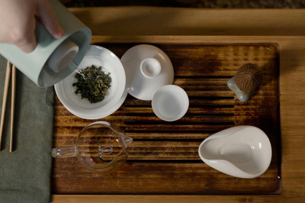 Gong fu tea tray with teapot and cups